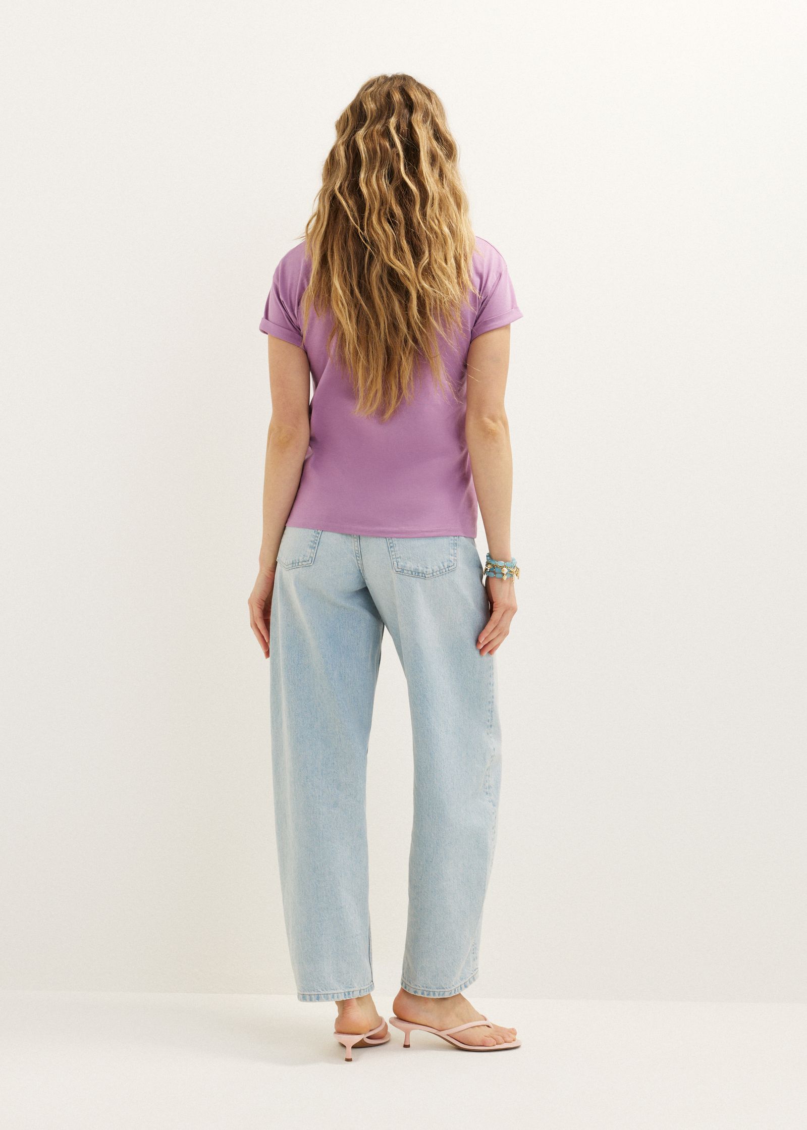 Basic T-shirt met opgerolde mouw