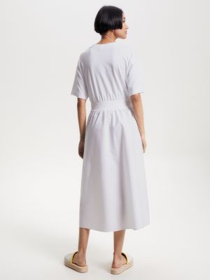 Vestido de popeline com cordão e modelagem evasê