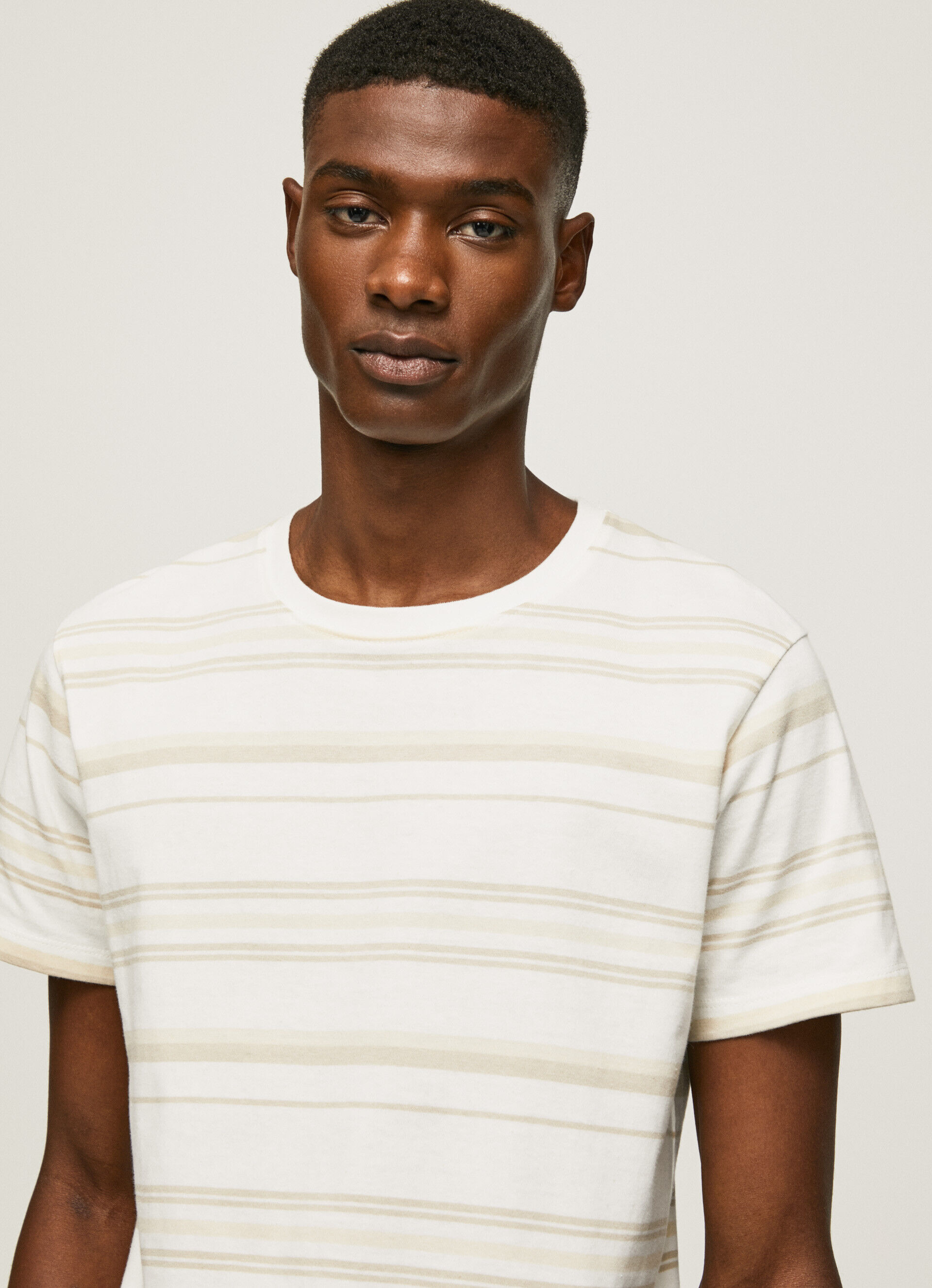 CAMISETA COM ESTAMPA LISTRADA - branco-sujo