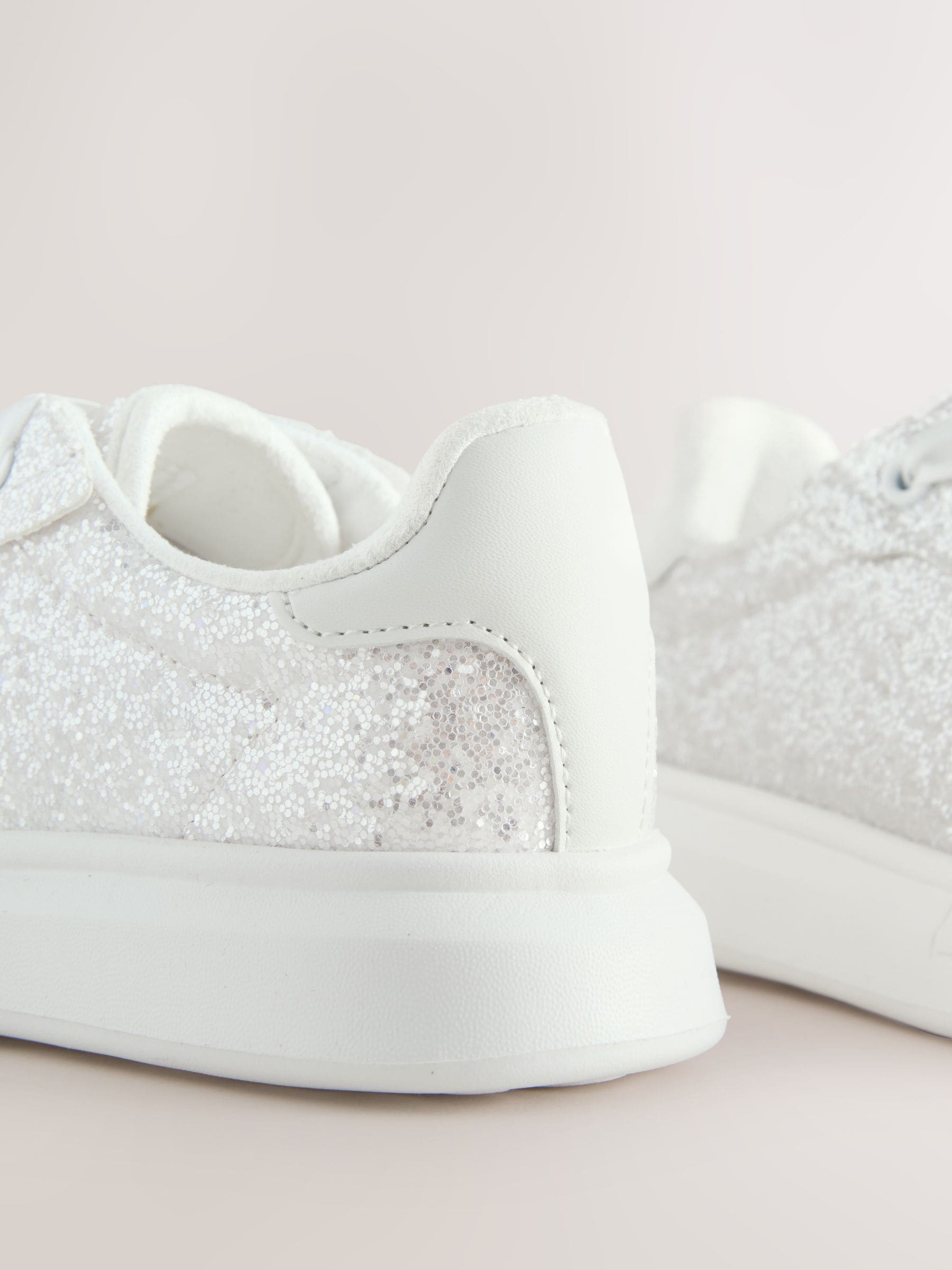 Wit en glinsterend - Sneakers met veters
