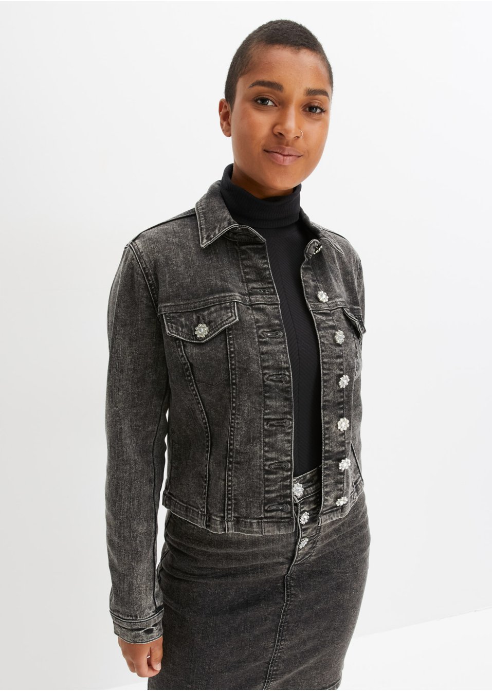 Veste en jean avec boutons bijoux