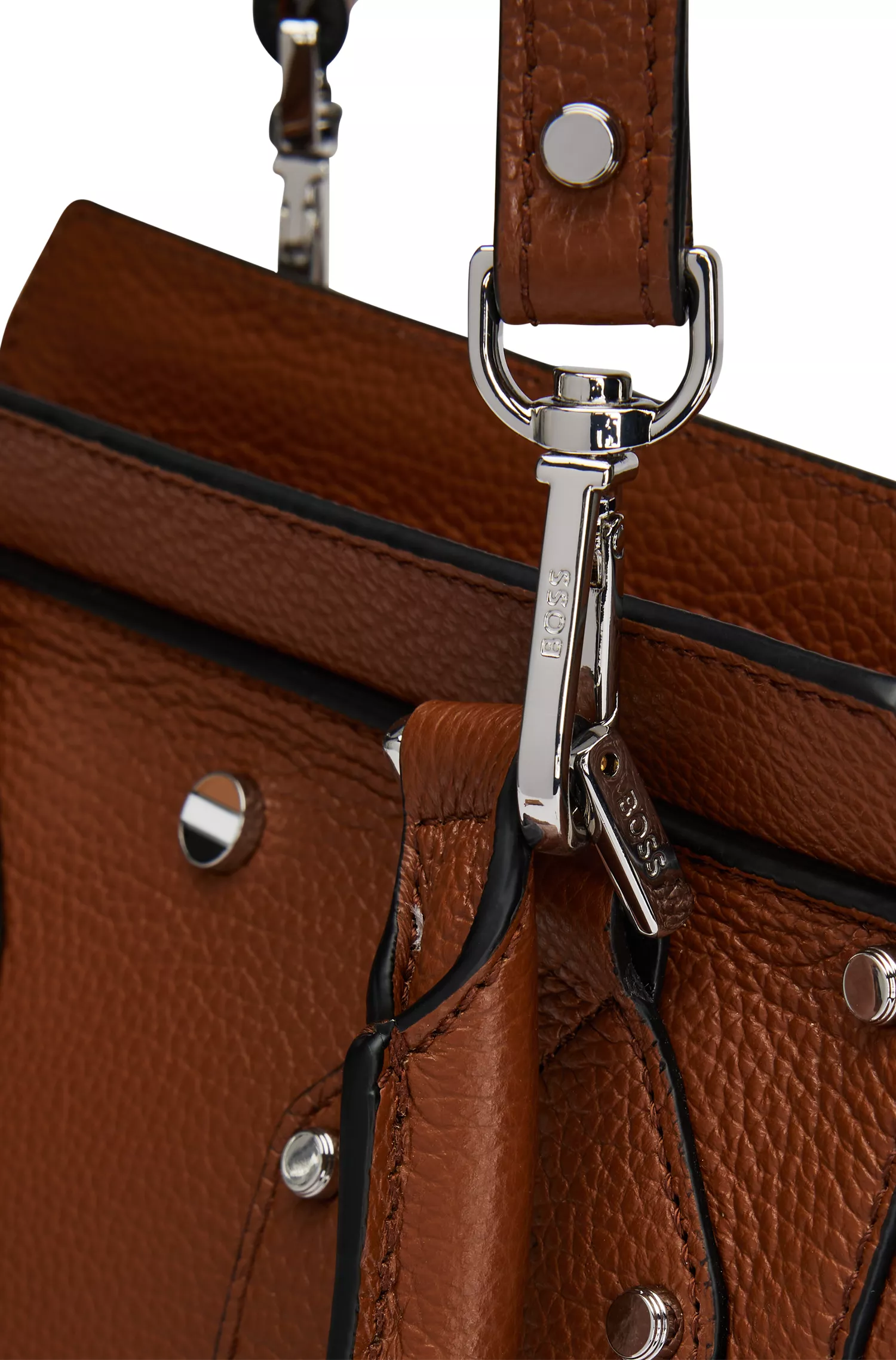 Bolsa tote mini BOSS em couro granulado preto com rebites de metal.