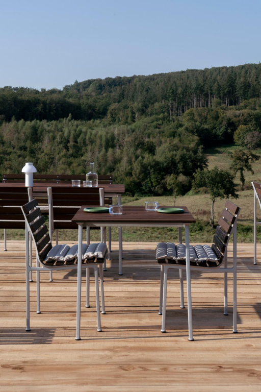 Hay Traverse tuintafel 75x83