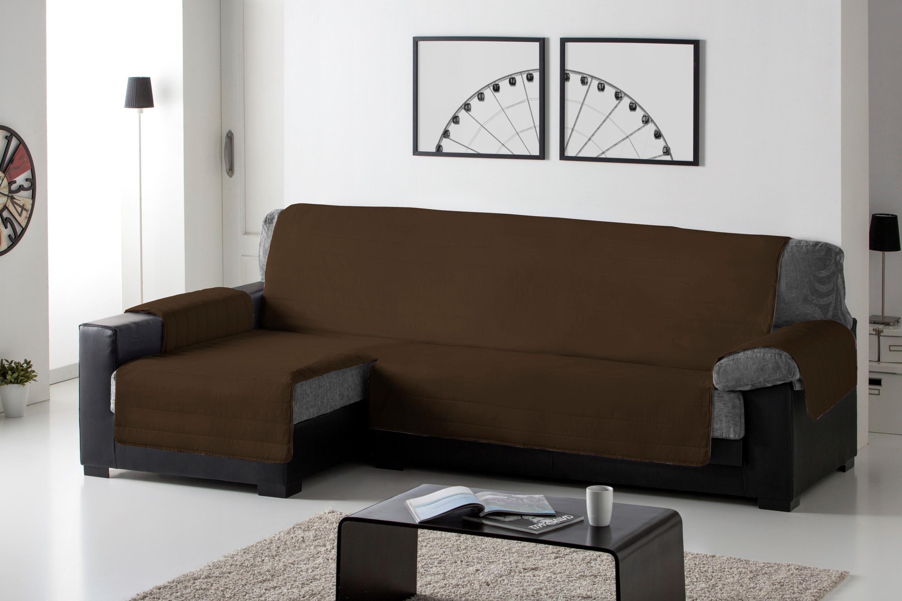Capa acolchoada para chaise longue esquerda na cor chocolate.