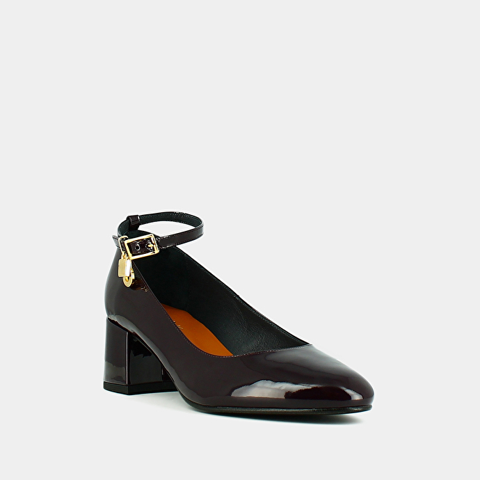 Babies à talons et charms  en verni violet