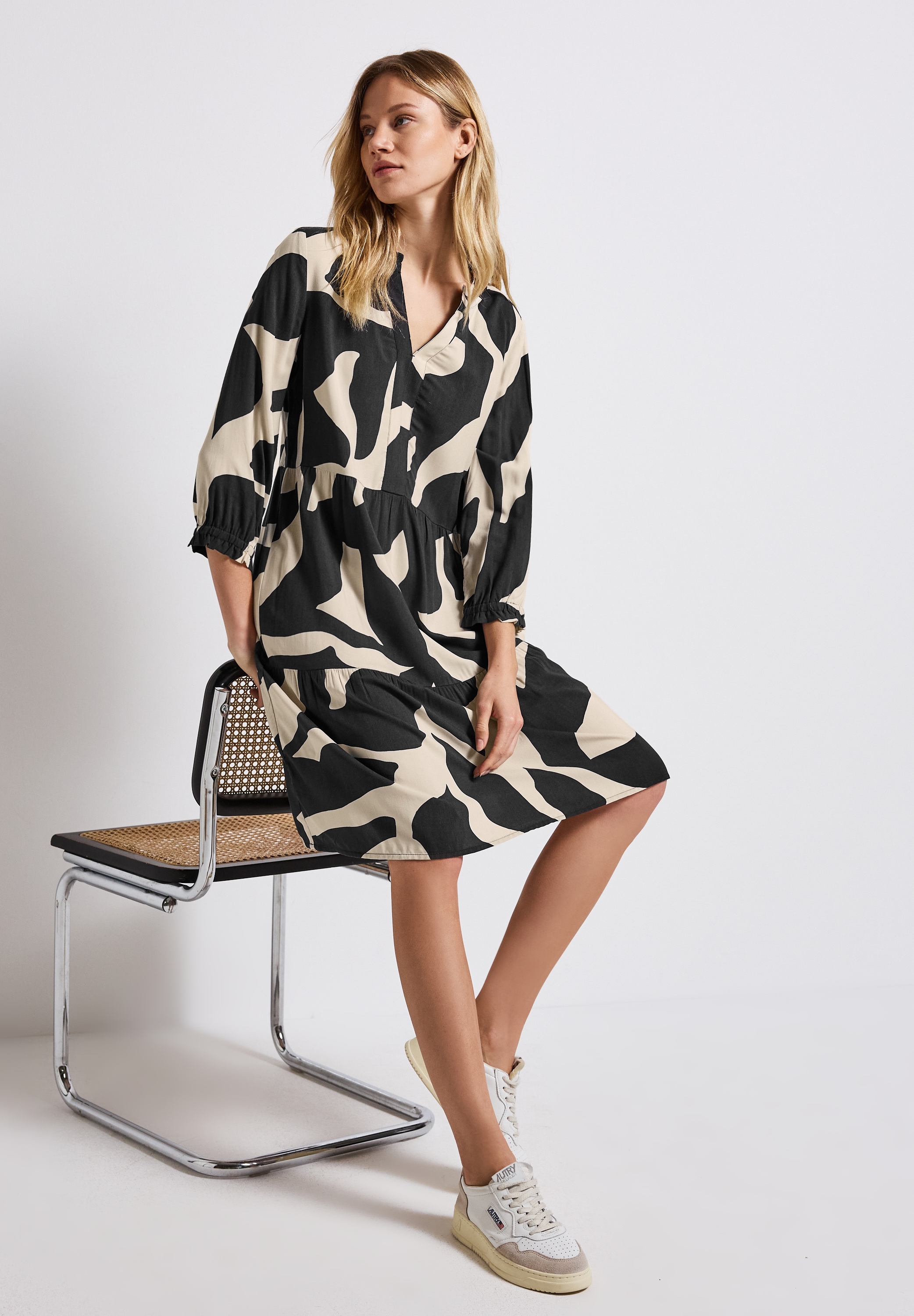 STREET ONE Midikleid Ohne Taschen mit Volants und grafischem Muster
