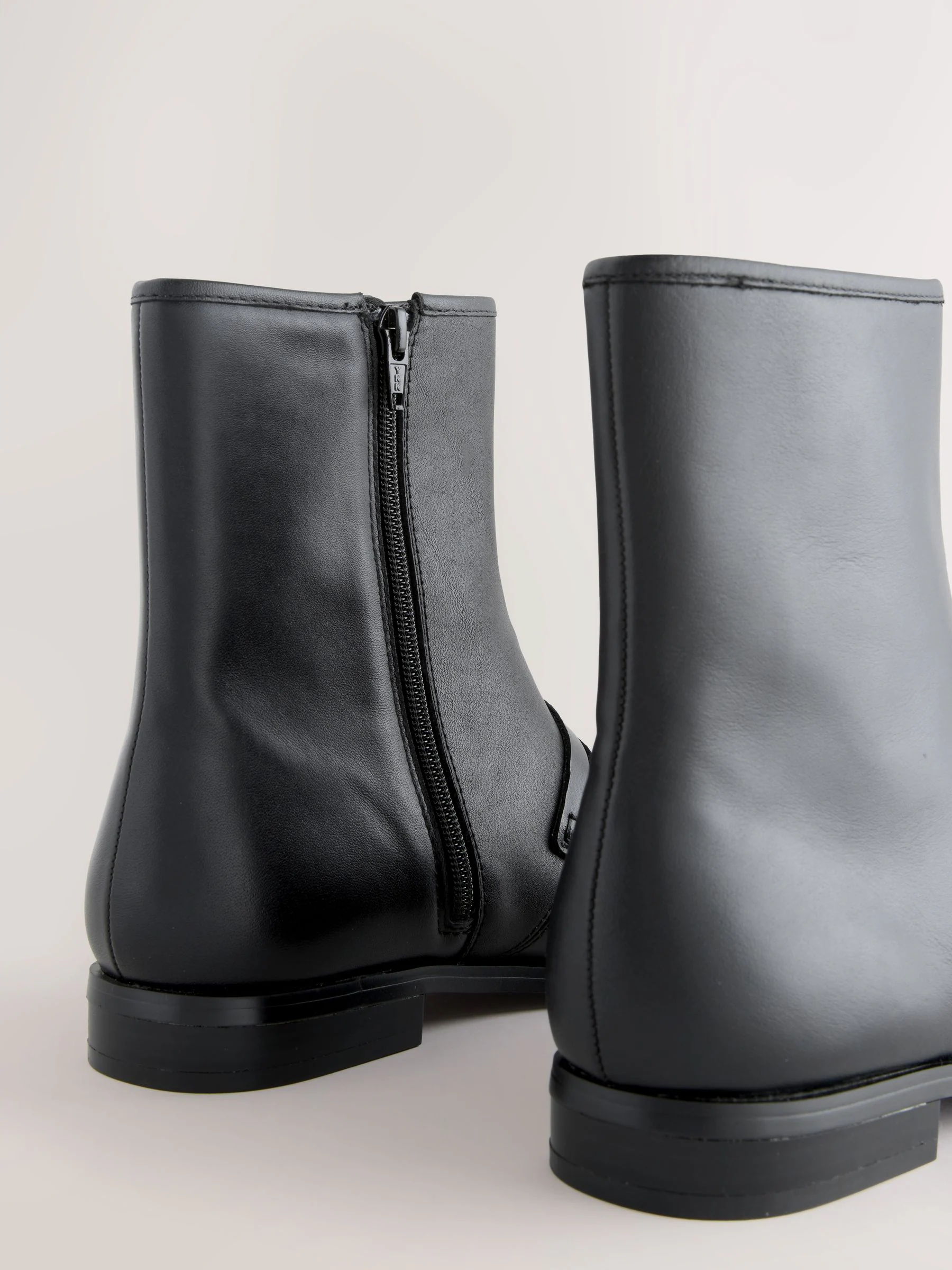 Zwart leer - Forever Comfort® enkellaarsjes in loaferstijl