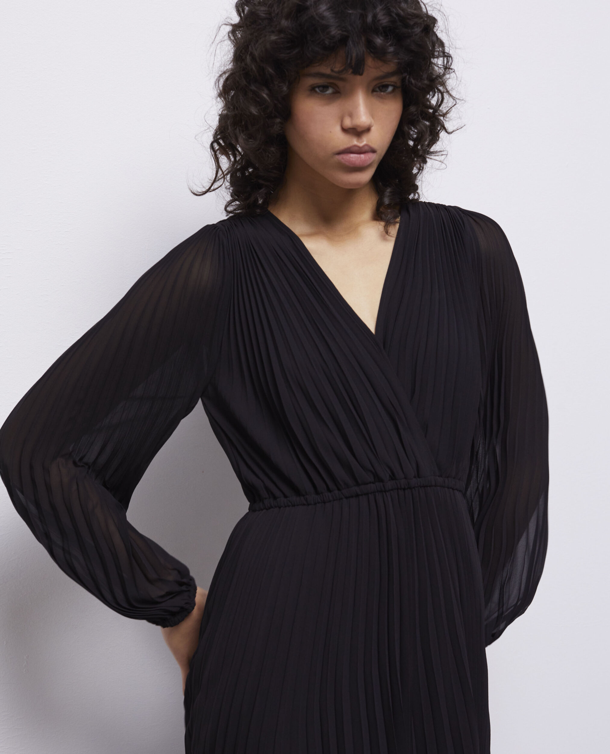 Robe longue plissée noire