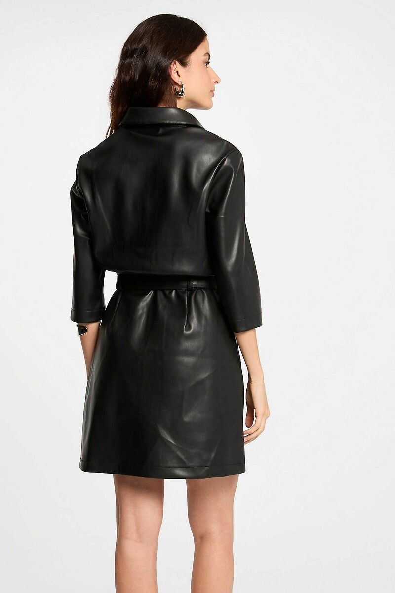 MORGAN<br>Vestido curto reto em couro sintético