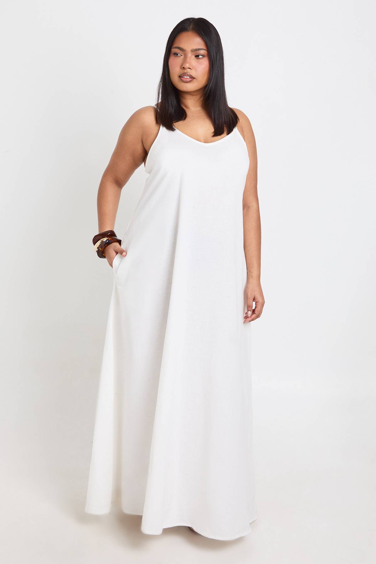 boohoo Robe Maxi Grande Taille En Lin À Ourlet Mouchoir