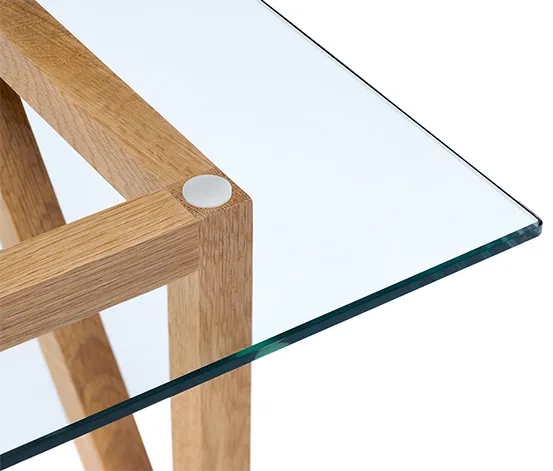 Couchtisch mit Glasplatte