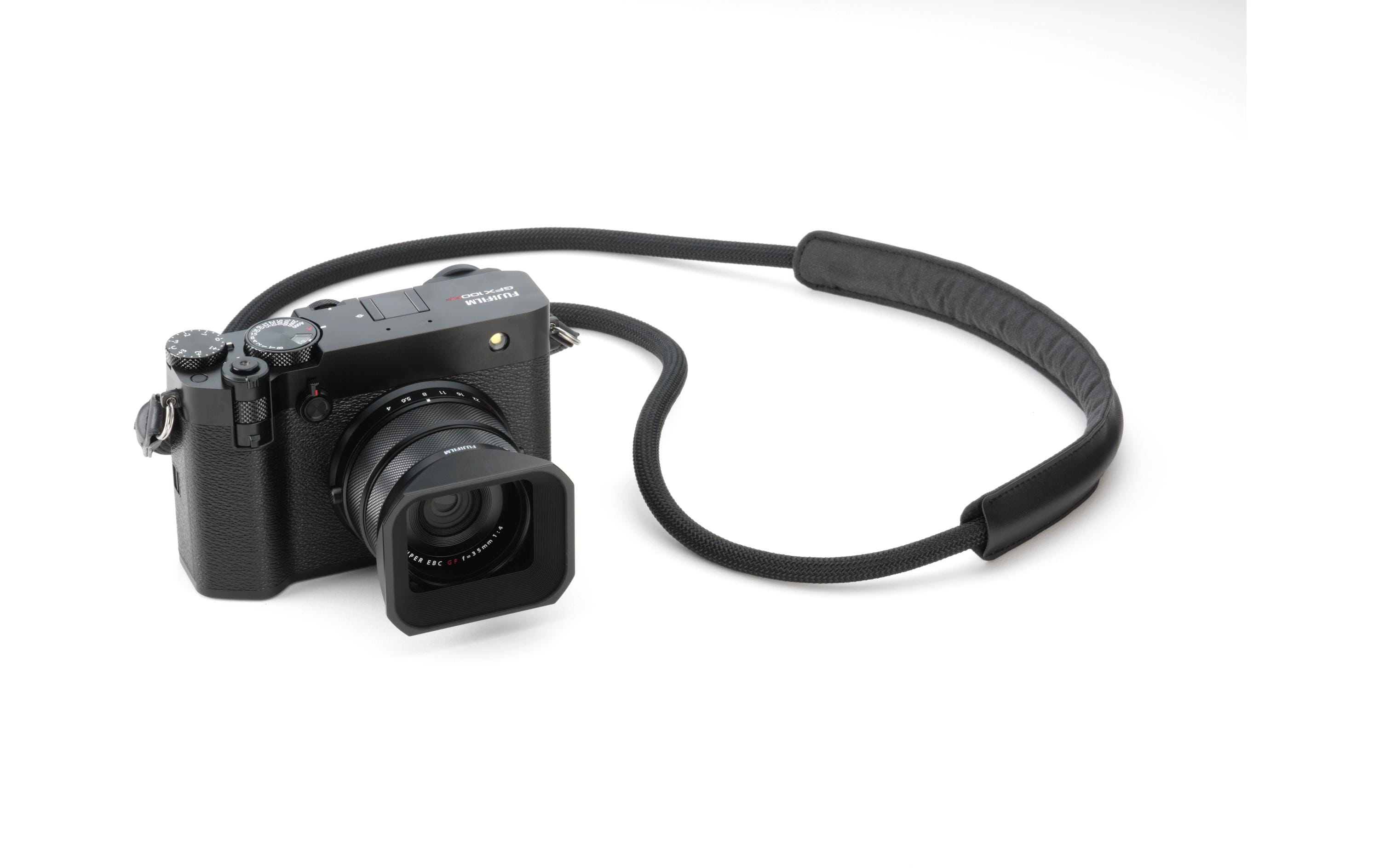 Fotokamera GFX 100RF Schwarz<br>GFX-Kamera mit fest verbautem Objektiv und bringt die Mittelformat-Bildqualität in ein ultrakompaktes Design