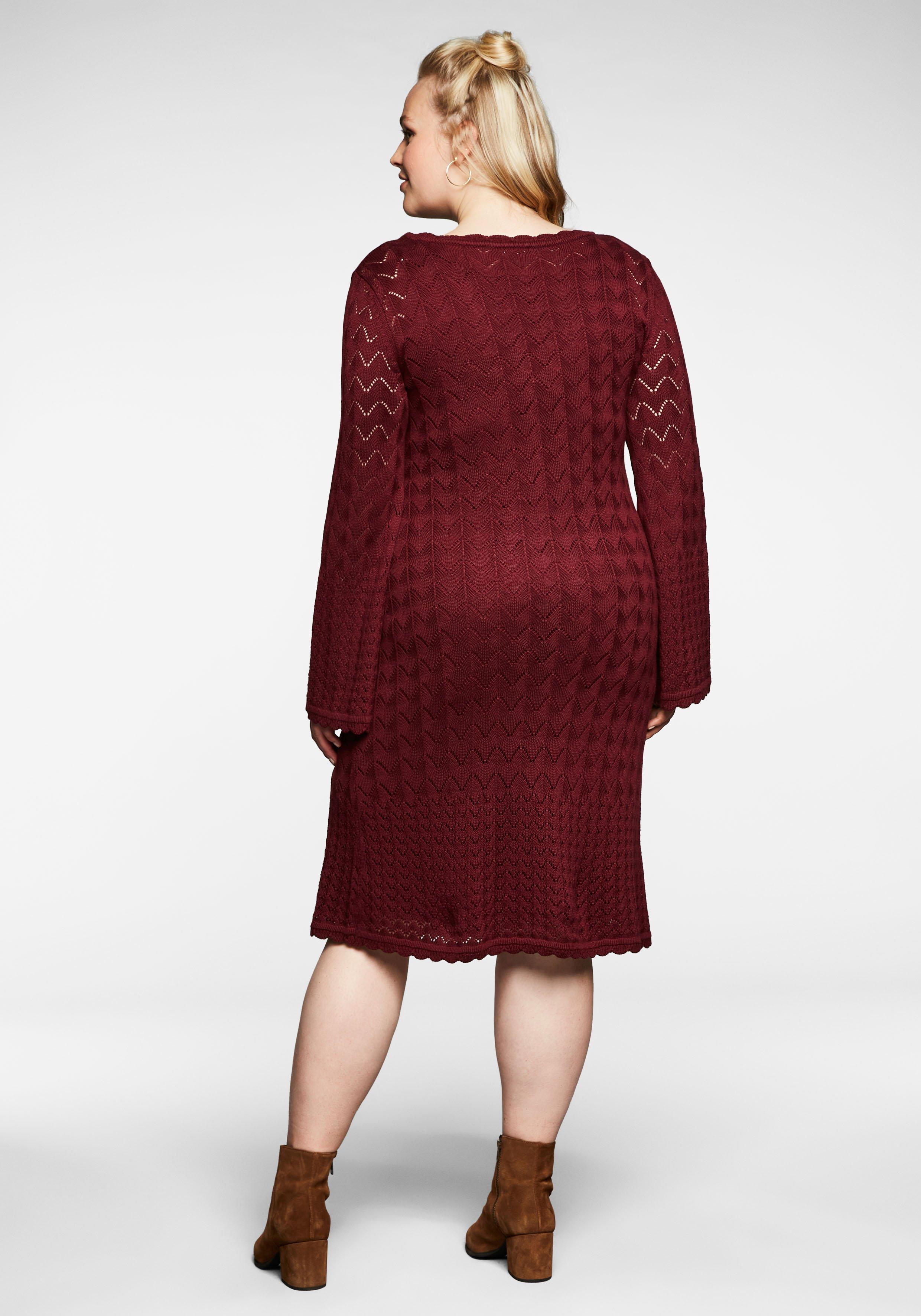 Strickkleid im Ajourmuster und in Wickeloptik