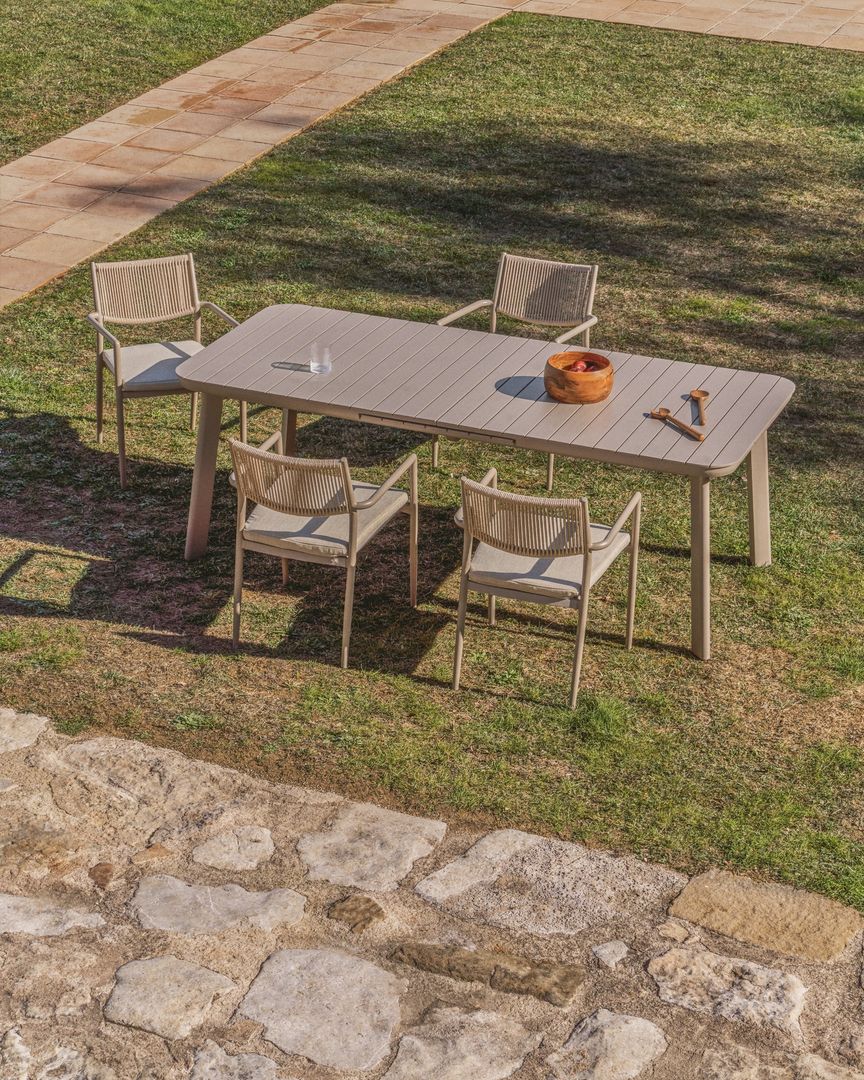 Kave Home   Izola Uitschuifbare Tuintafel