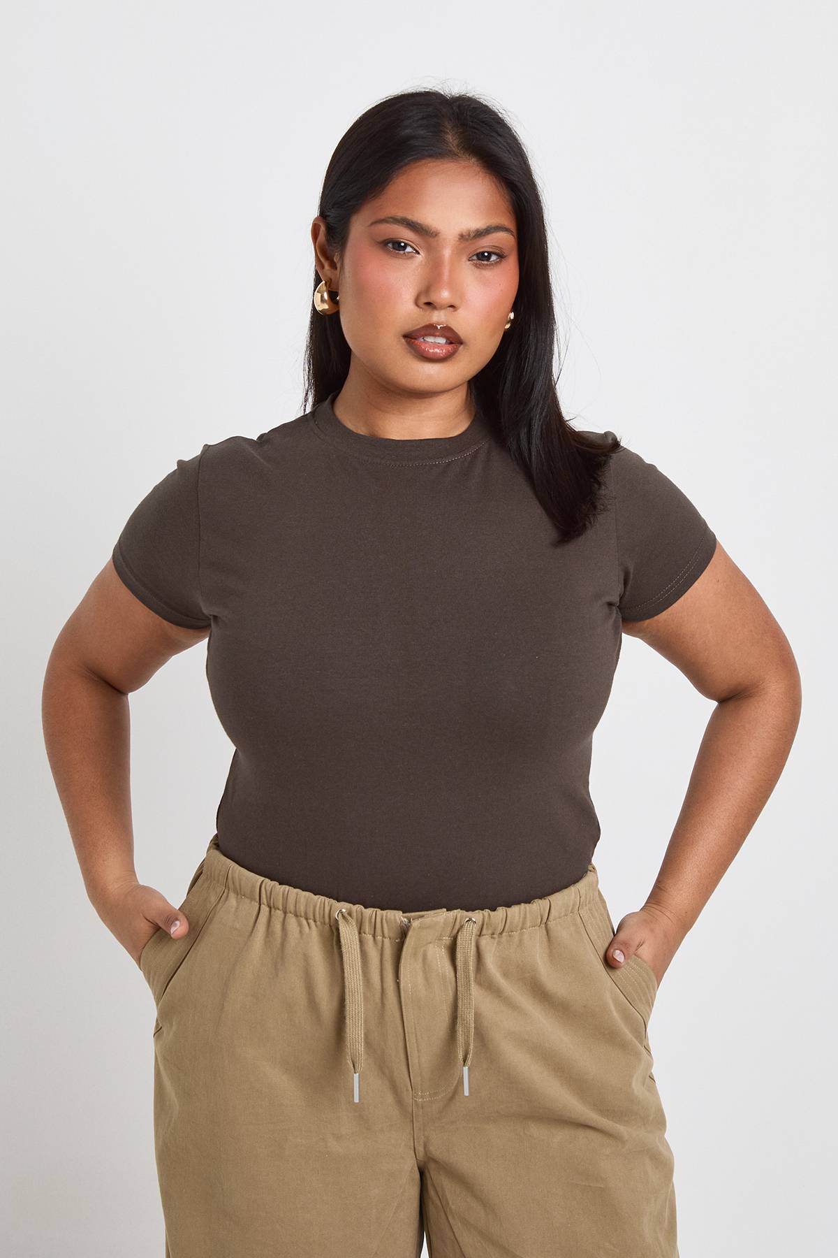 boohoo Haut Ajusté Long À Manches Courtes Et Encolure Carrée Plus Basic