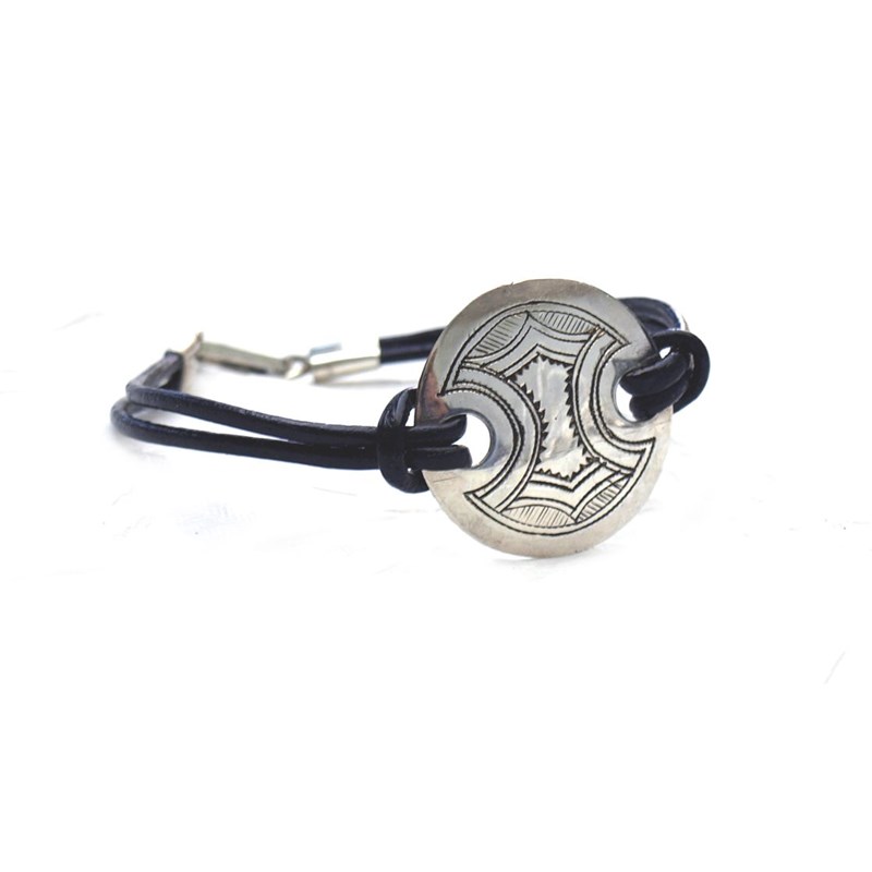 Bracelet cuir et plaque ronde