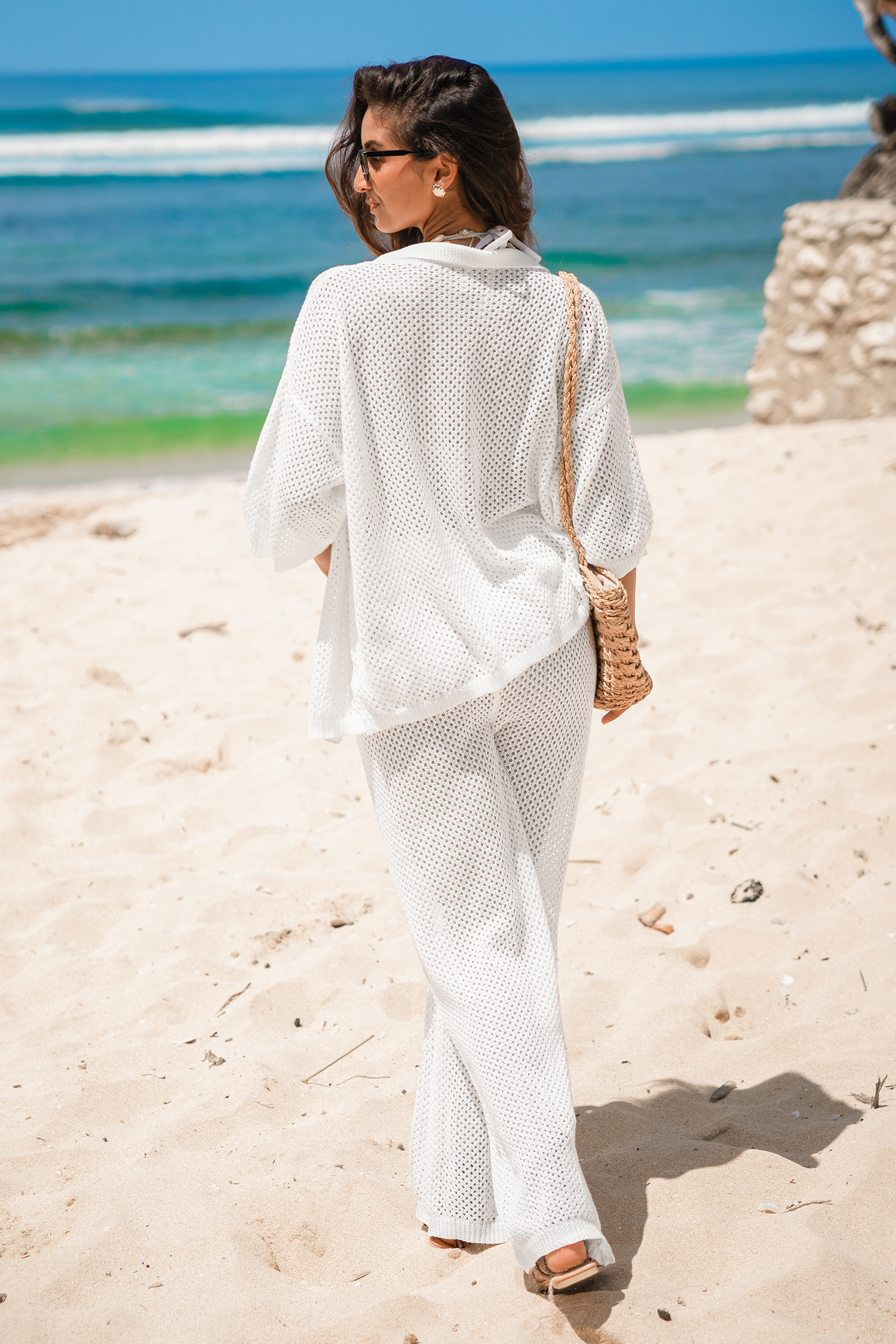 Cover up à col chemise et boutons avec pantalon en crochet blanc