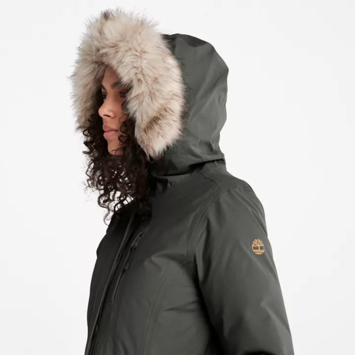 Jaqueta parka impermeável DryVent feminina na cor verde.
