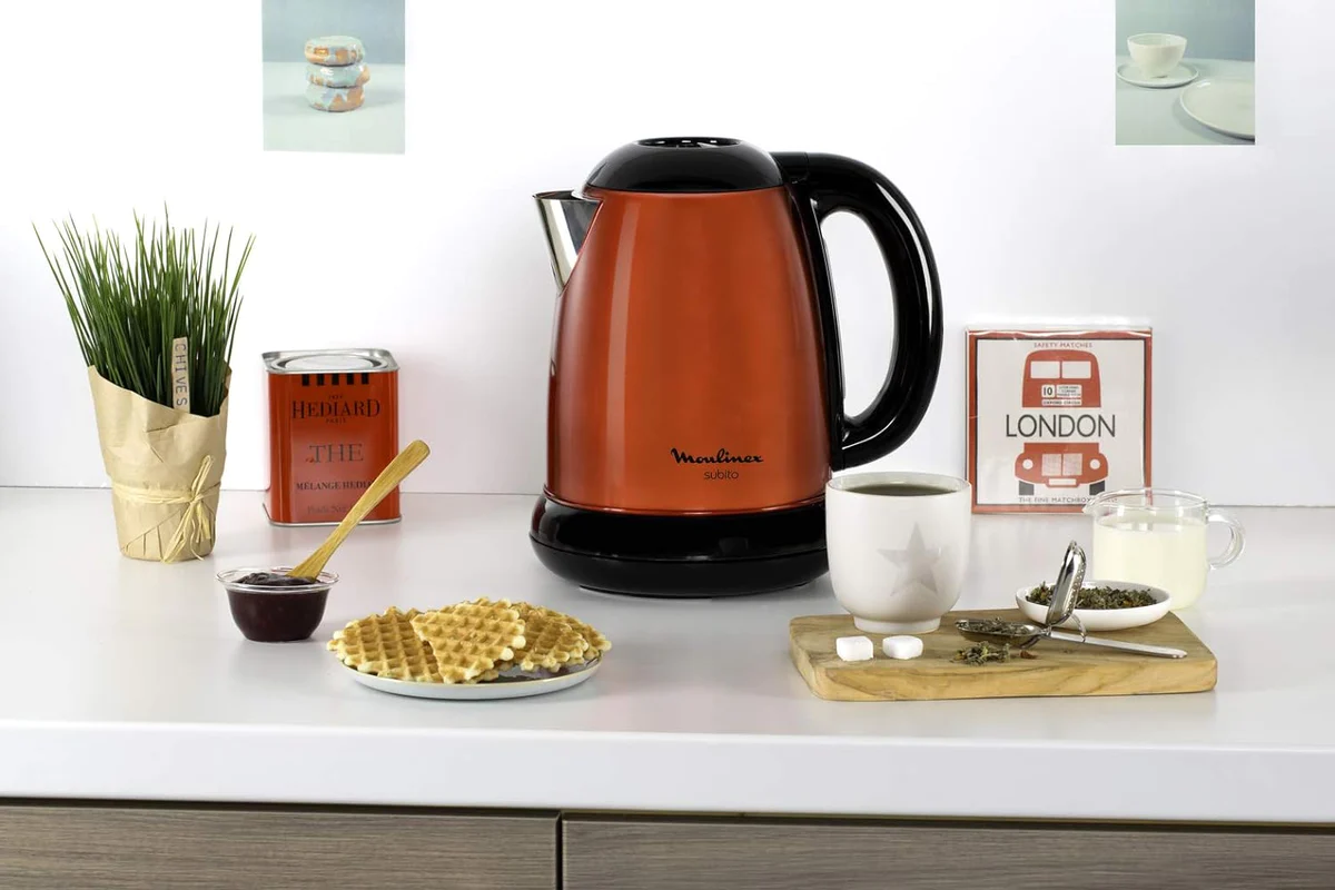 bouilloire électrique de 1,7L sans fil avec base 360° 2200W rouge noir