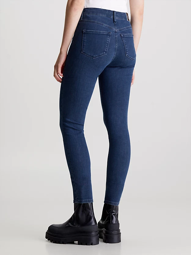 Calça jeans super skinny de cintura alta até o tornozelo