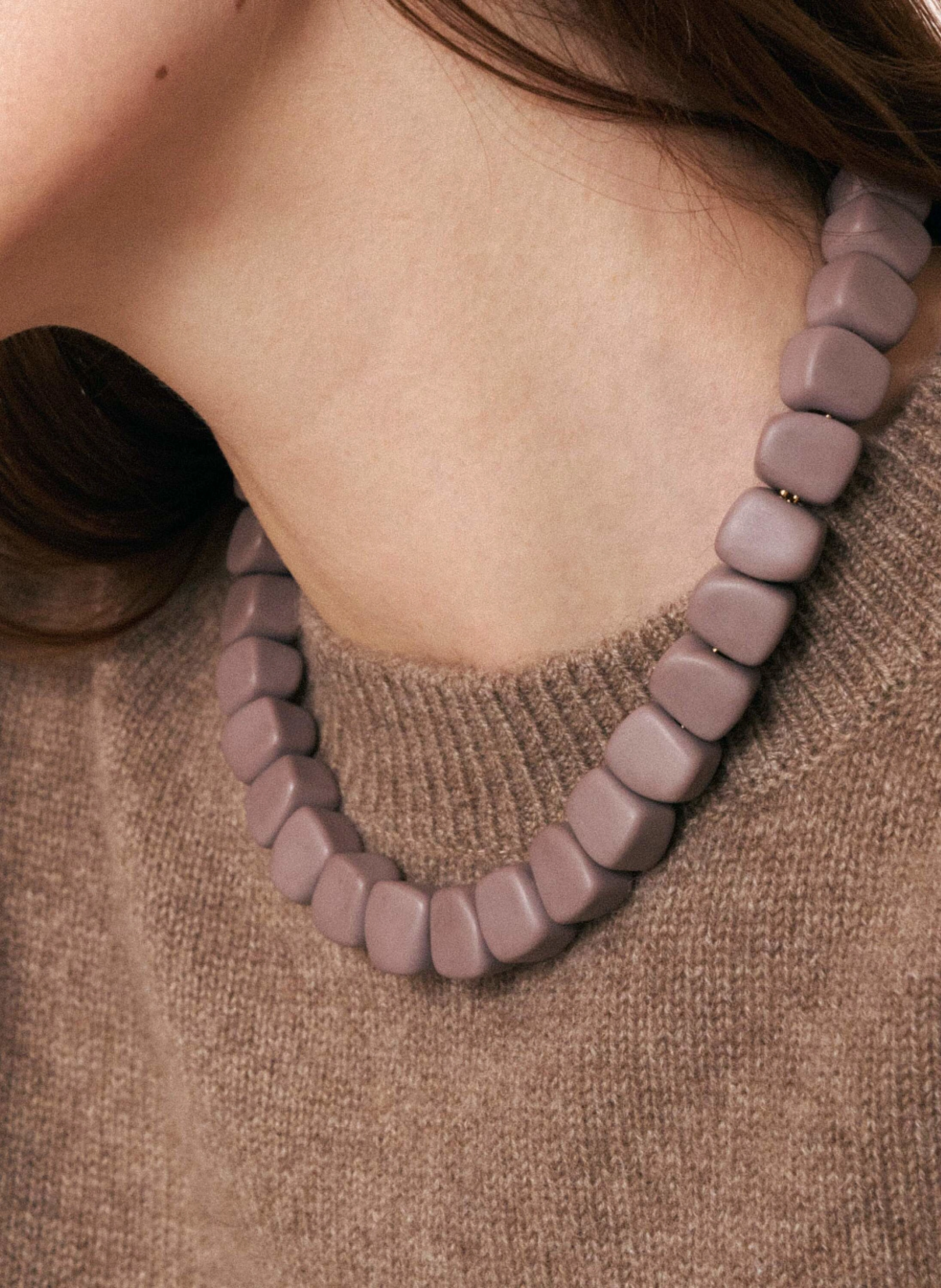 VANESSA BARONI Halskette MINI ORGANIC SHAPED NECKLACE MATT TAUPE by GLAMBOU