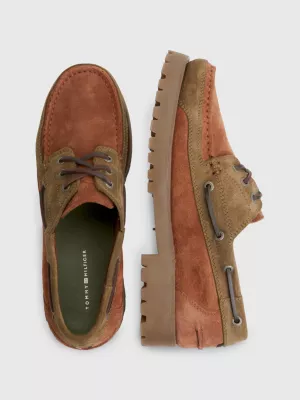 Sapatos náuticos clássicos de camurça com travas