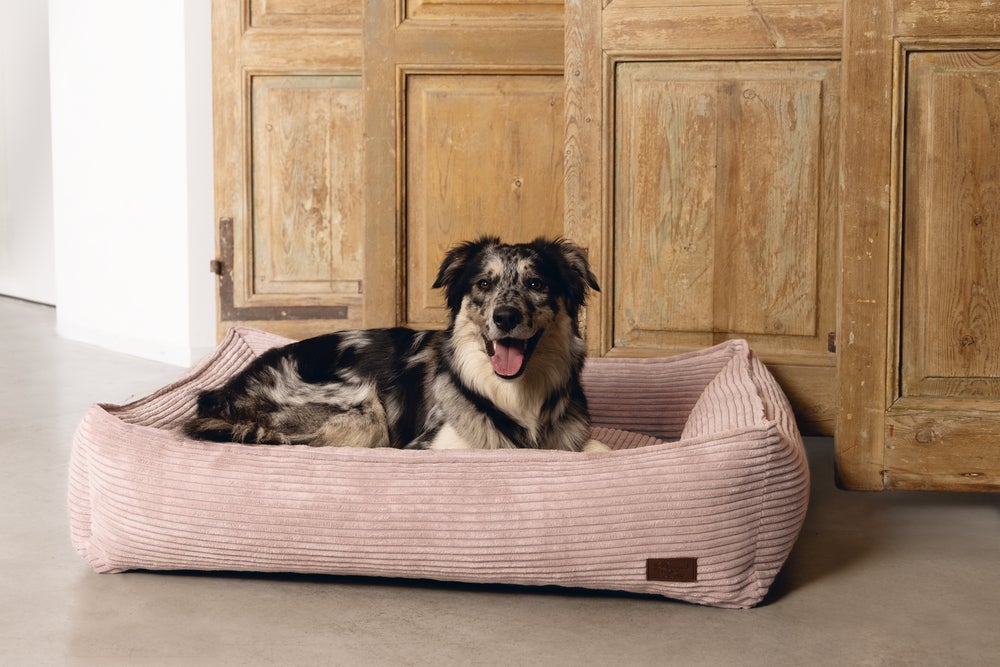 Designed by Lotte hondenmand Ribbed roze 95 x 80 x 23 cm