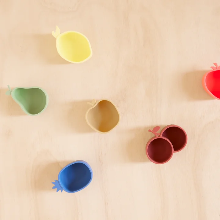 OYOY - Snackschalen, Ananas & Apfel, blau / light rubber (2er-Set)