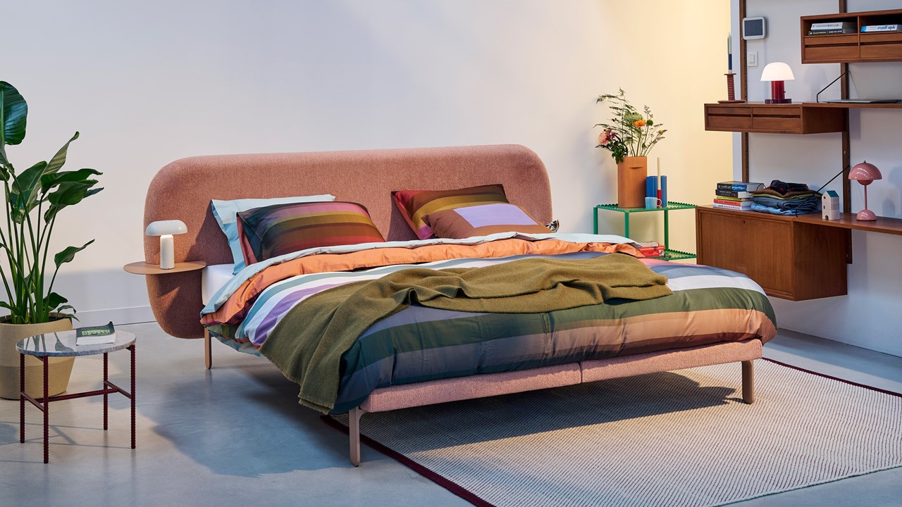 Bed Element Lush met nachttafels en Cool Motion 2 matrassen powder