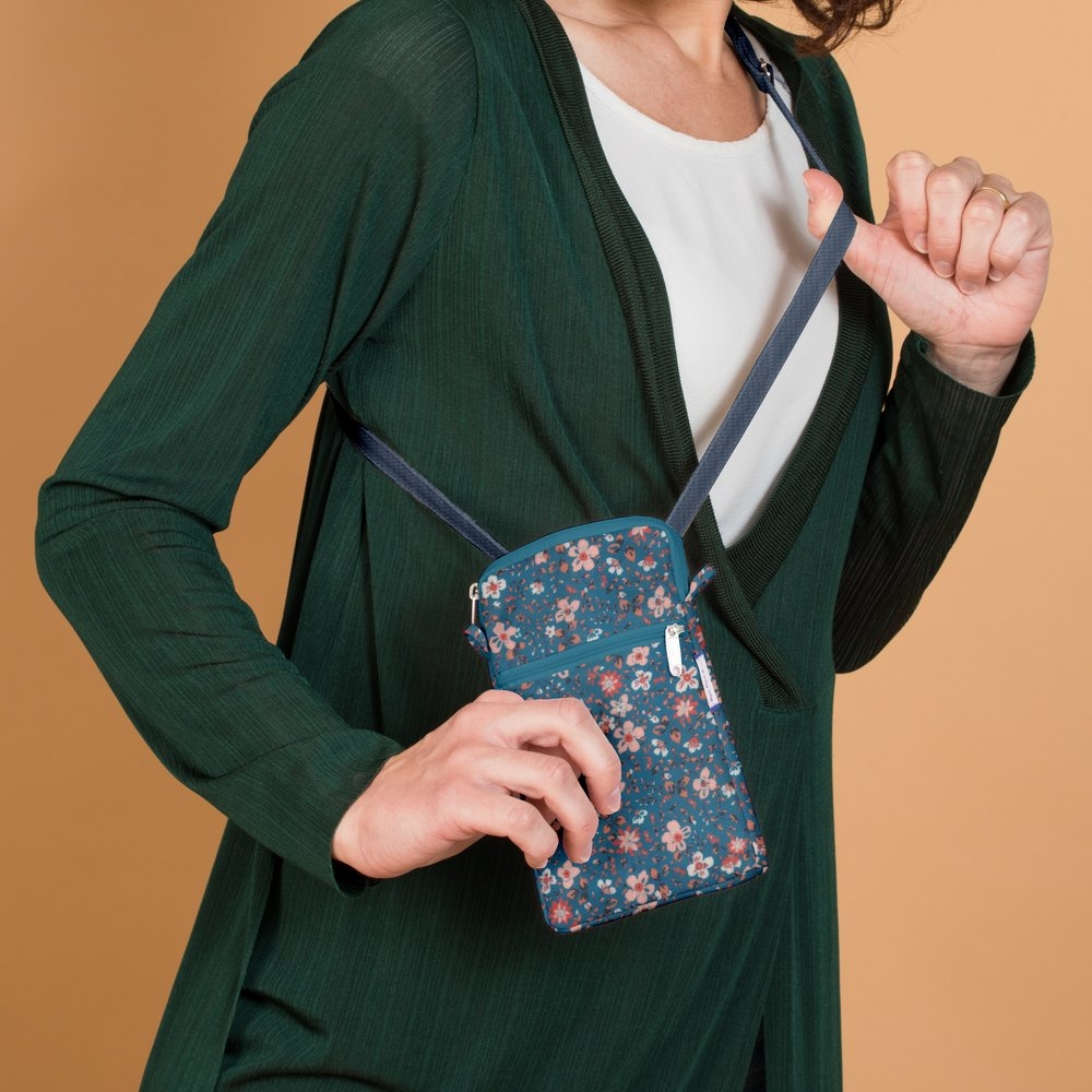 Pochette Téléphone Matelassée Fleuri Nude Ardoise