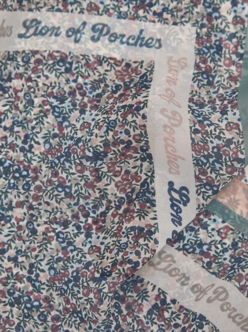 Lenço estampado floral