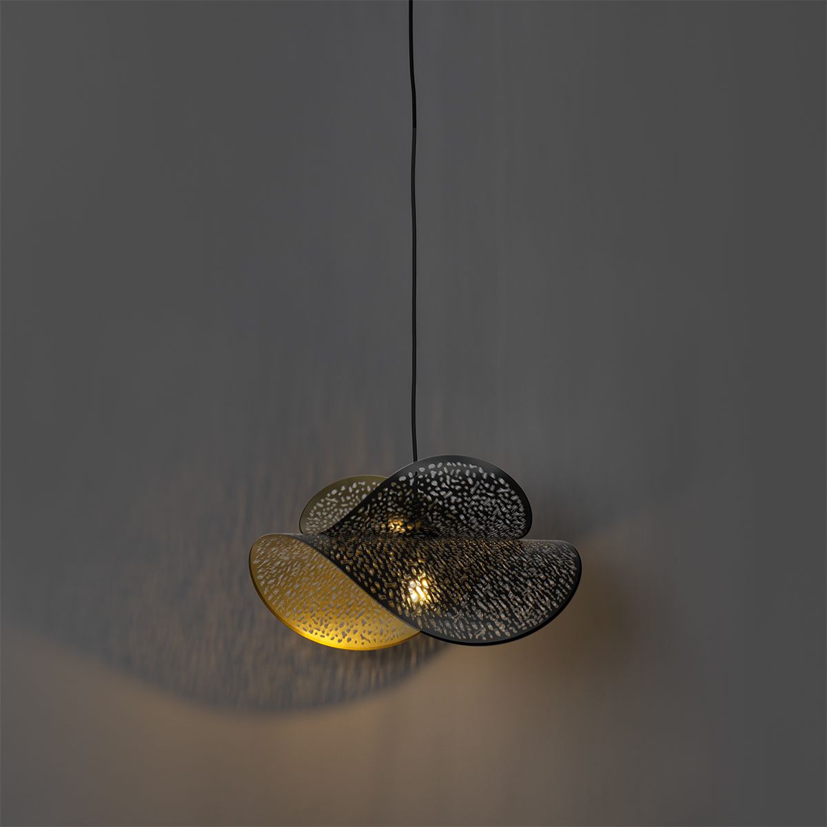 Oosterse hanglamp zwart met goud 28 cm - Japke