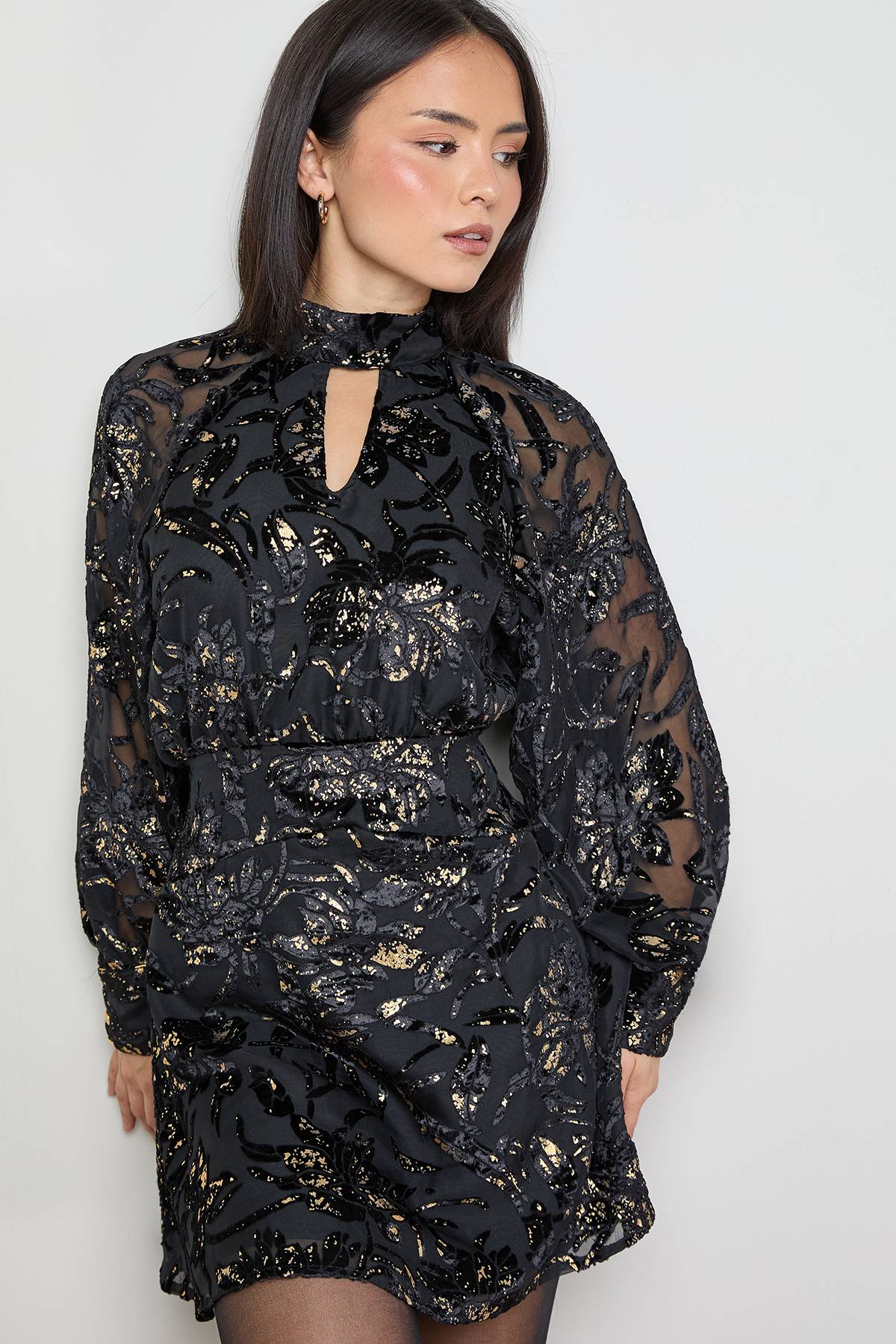 Oasis Robe Mini Petite à Col Montant Motif Floral Métallisé Dévoré