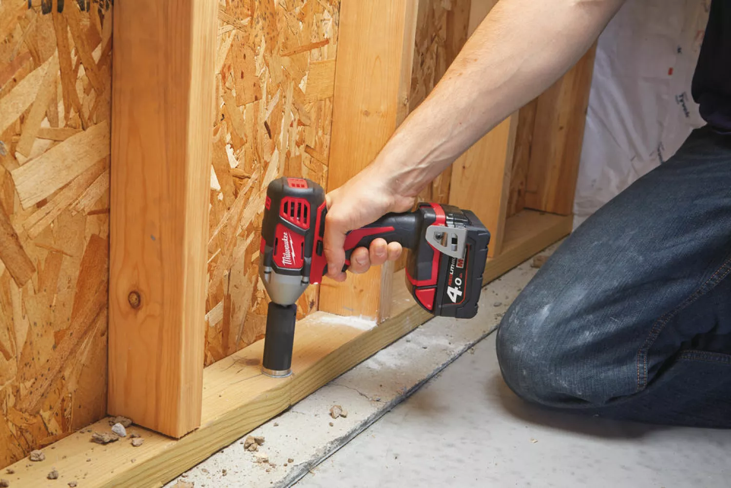 Milwaukee M18 BIW12-402C 18V Li-Ion Accu slagmoersleutel set (2x 4.0Ah accu) in koffer - 240Nm - 1/2