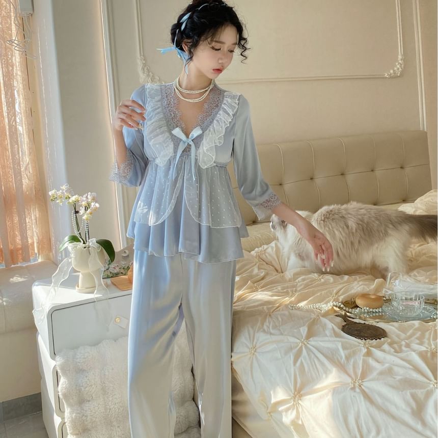 Almilo - Pyjamaset: top met V-hals, strik, ruches en kant, 3/4-mouwen + broek met rechte pijpen