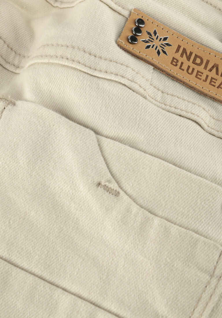 INDIAN BLUE JEANS gebroken wit indian blue jeans flared jeans lexi bootcut fit