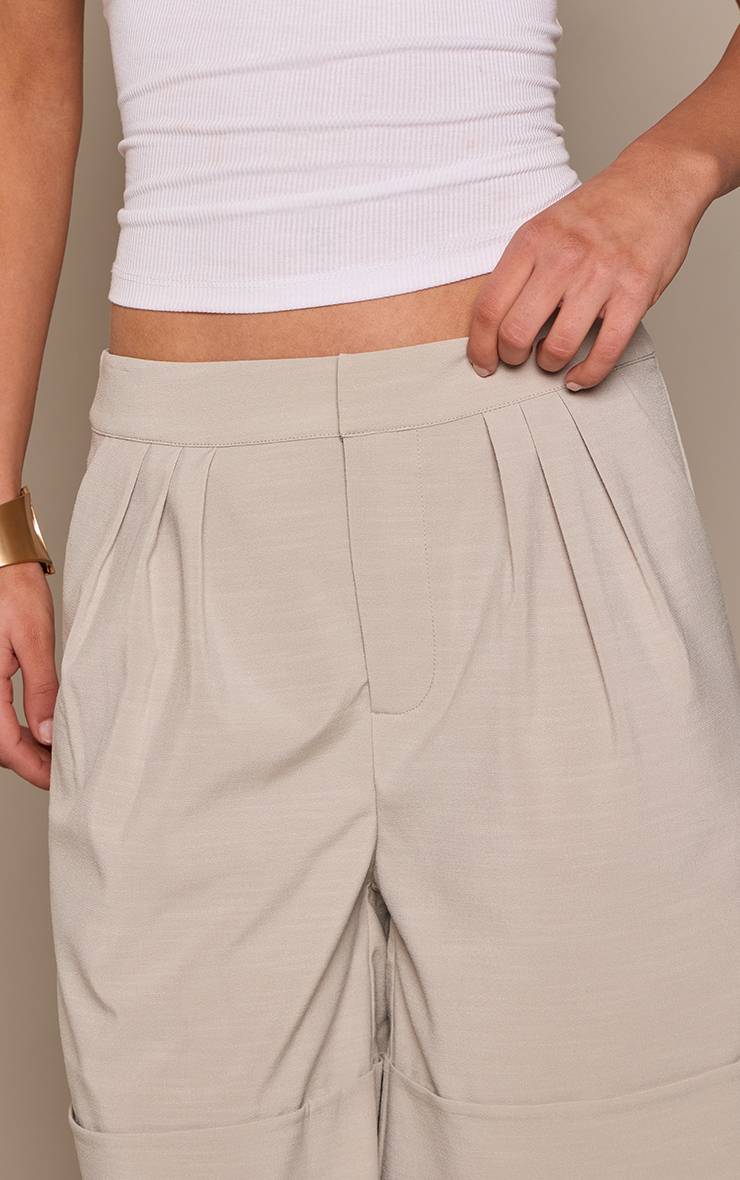 Gris Pierre Short Tailleur Tissé À Plis Et Ourlet Retroussé