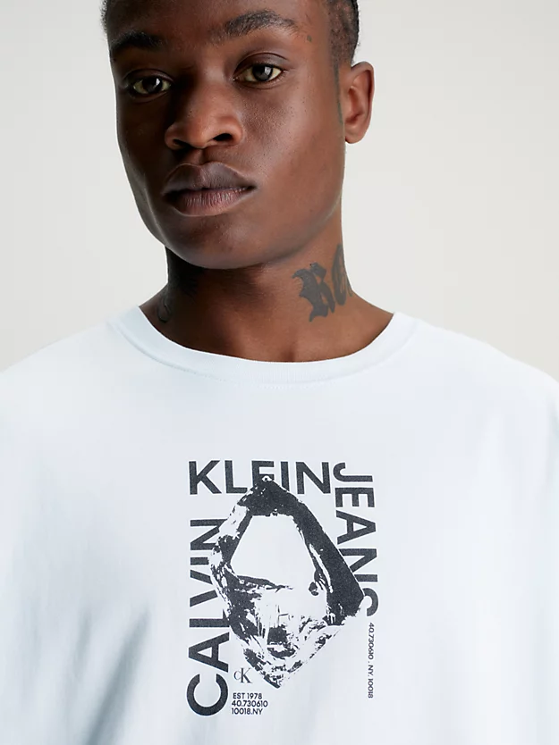 Camiseta estampada com logotipo