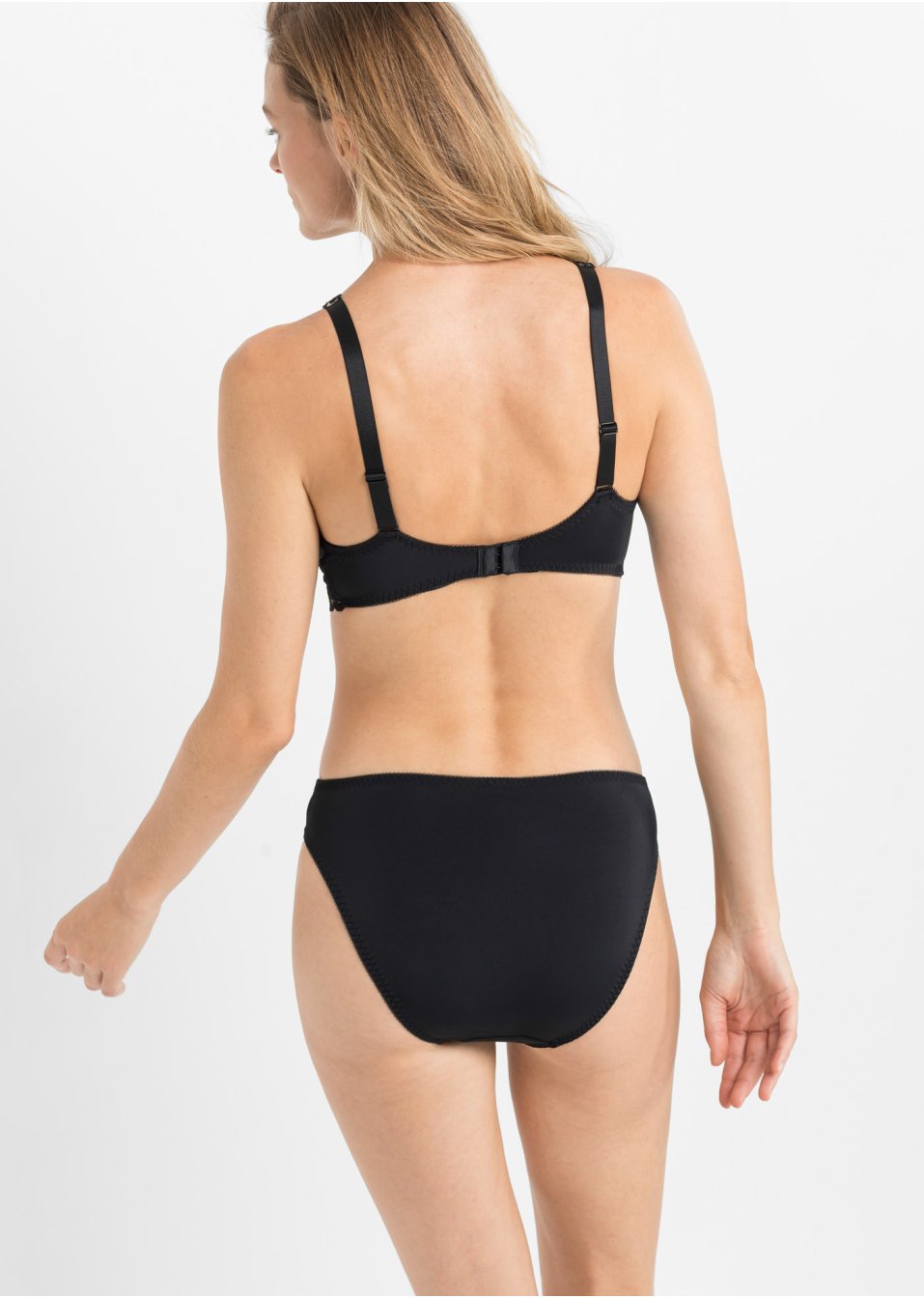 Slip orné de dentelle