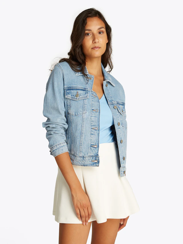 Tommy Jeans Jeansjacke »CLASSIC TRUCKER JACKET BI8110« mit Brusttaschen, Logo-Badge