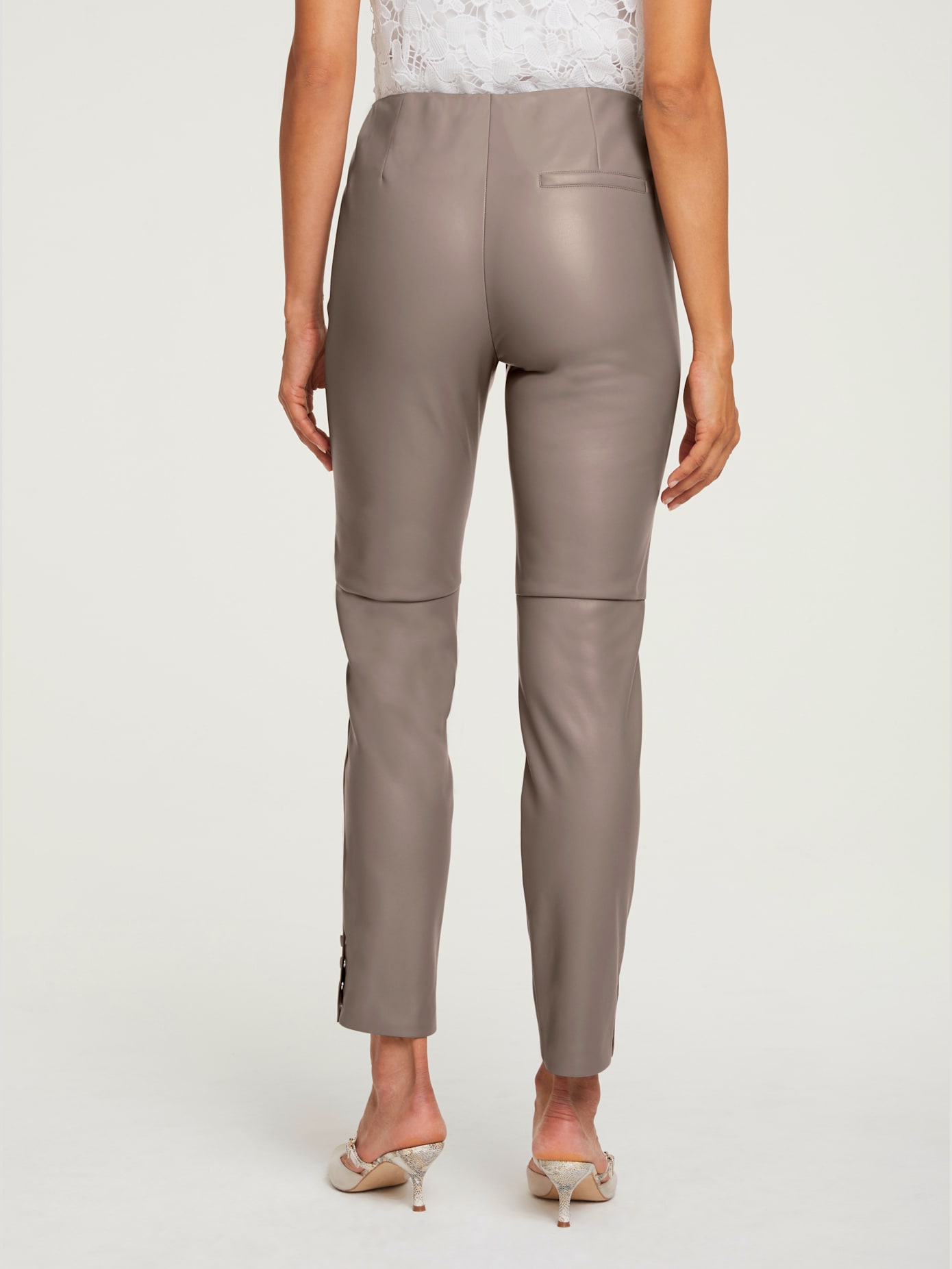 Pantalon en imitation cuir coupe skinny tendance