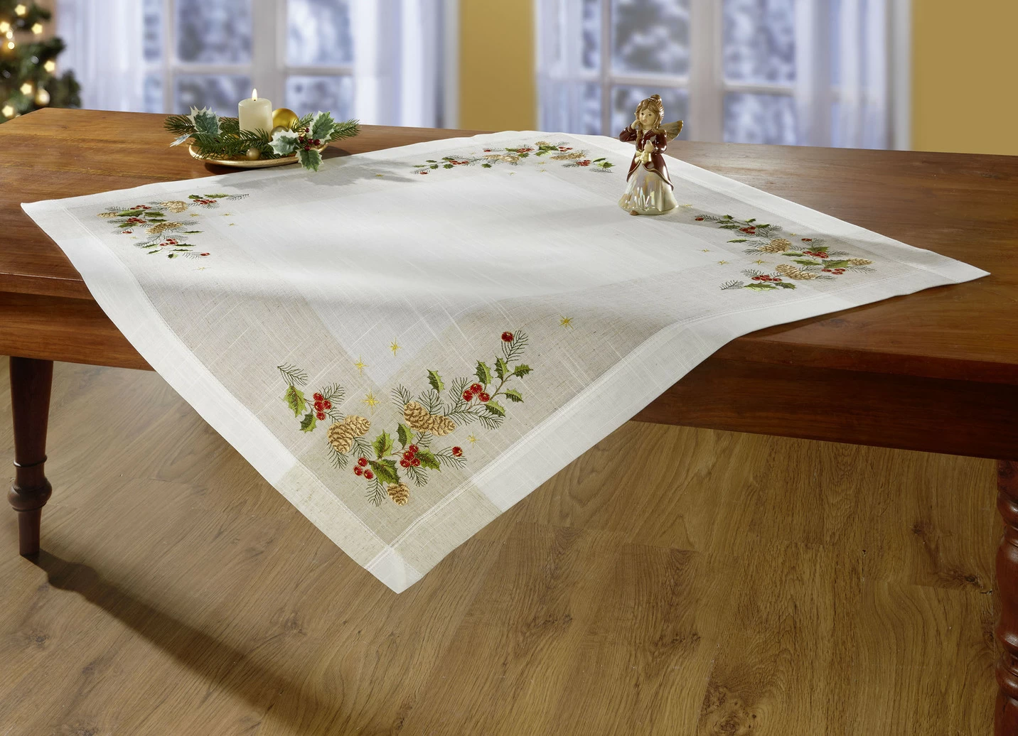 Aufwendig bestickte Tischdecke oder Kissenbezug