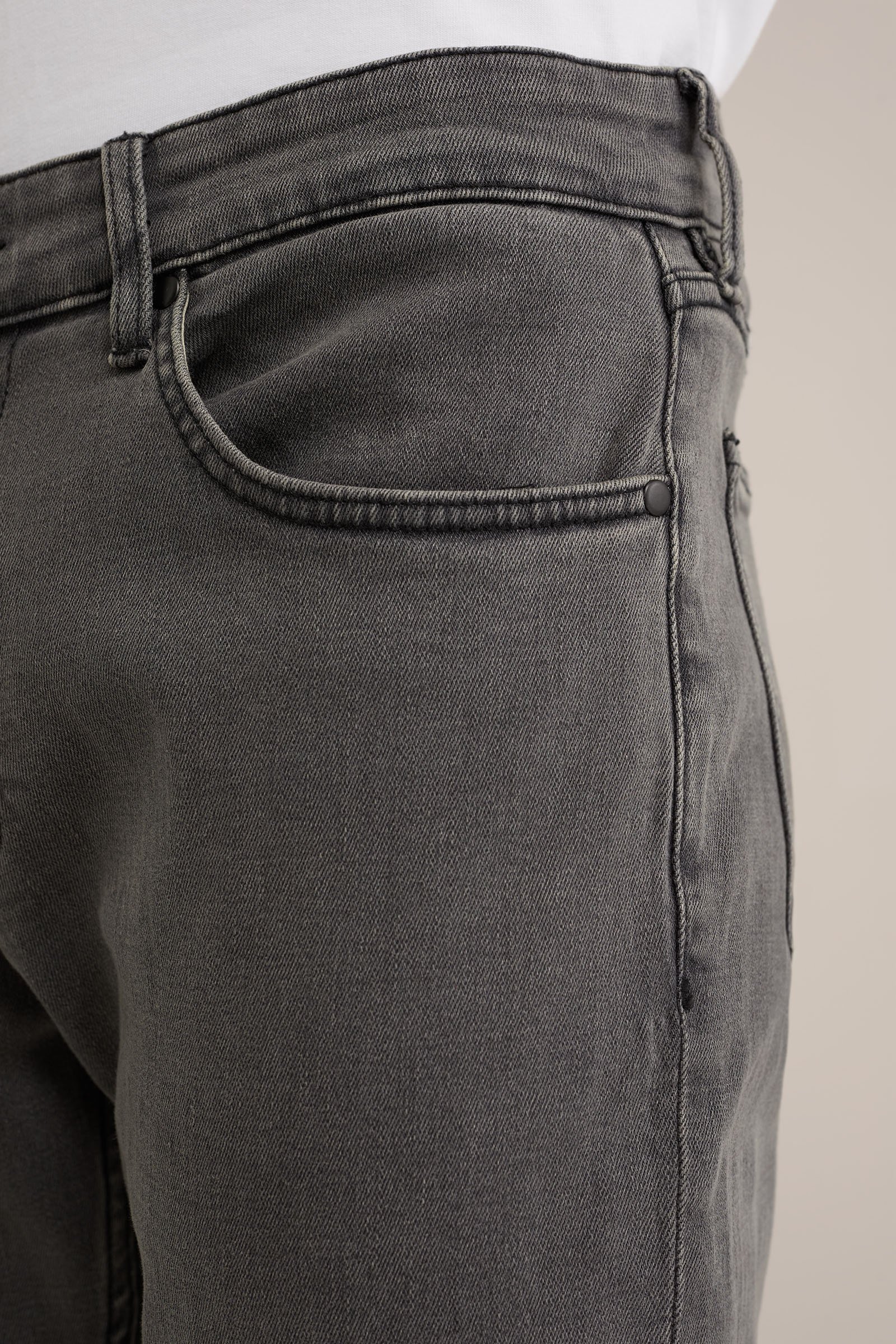 Rain ready slim fit jeans met medium stretch Fundamentals Lichtgrijs