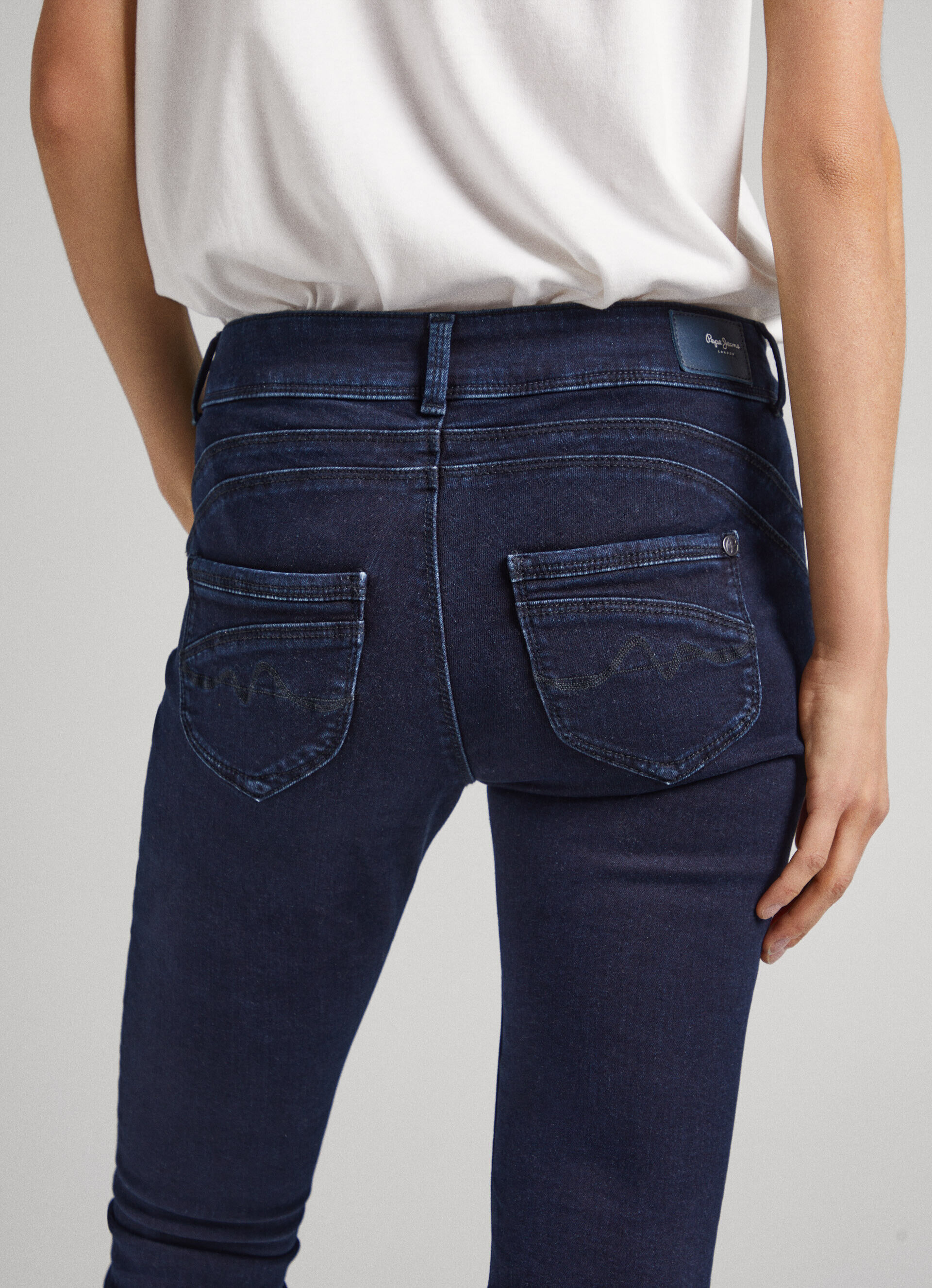 JEANS BROOKES FIT REGULAR TIRO MEDIO - denim