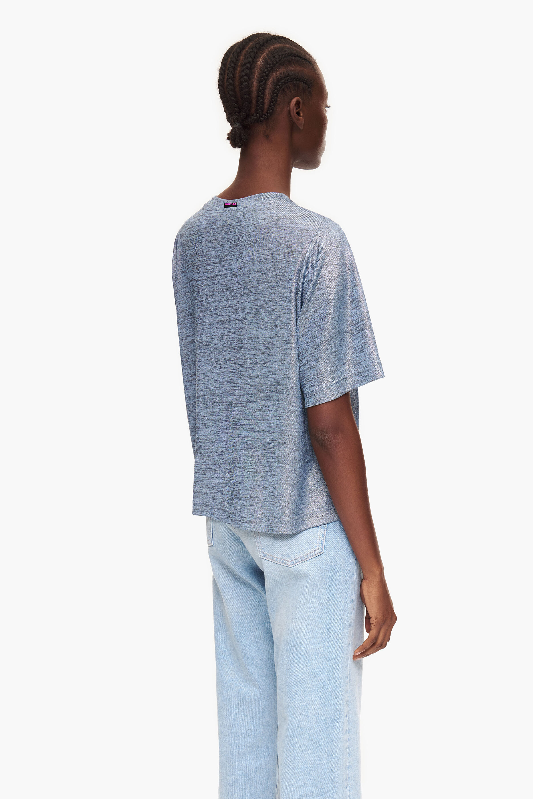 camiseta cropped fluida azul metalizada