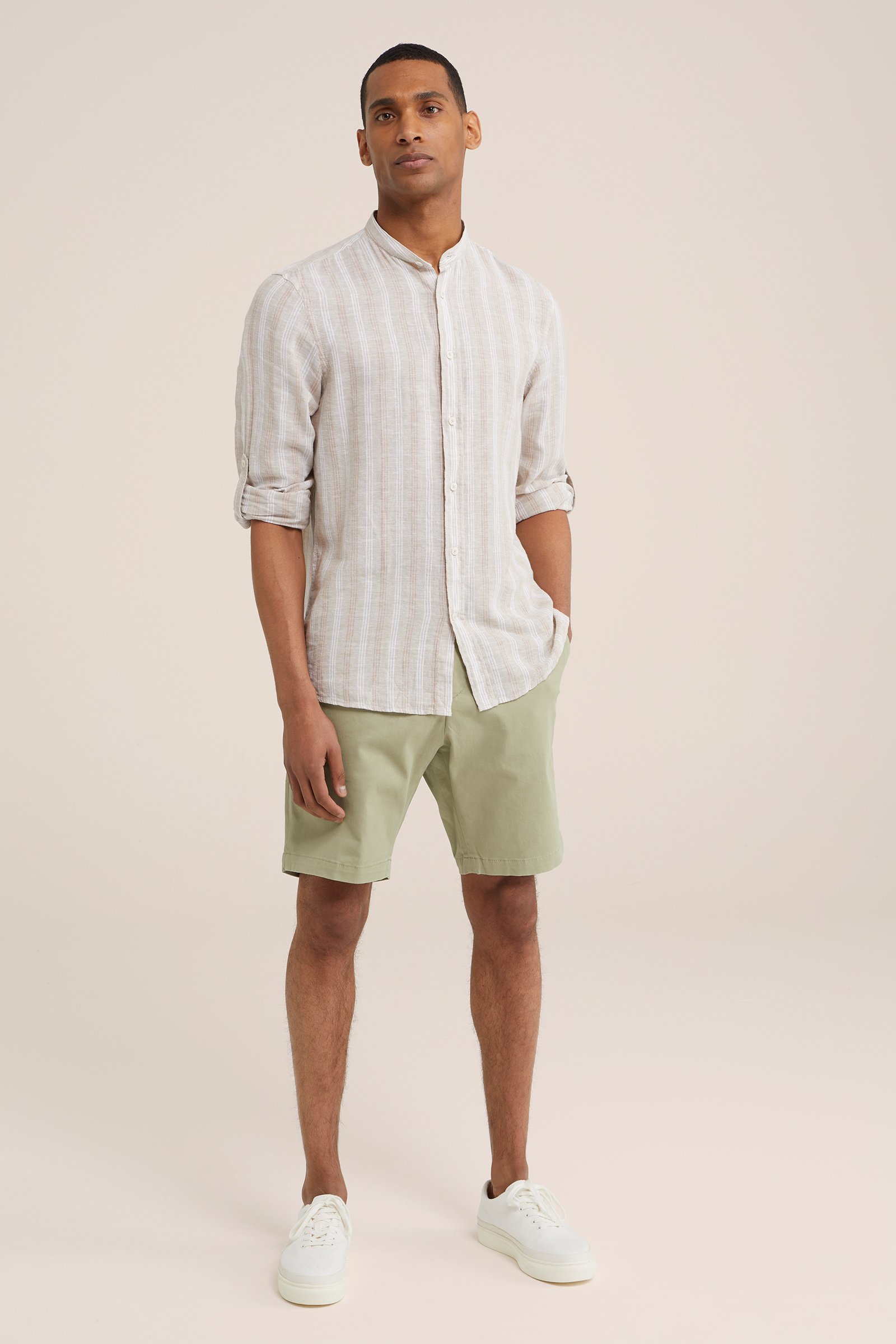 regular fit chinoshort met stretch WE Fashion Lichtgroen