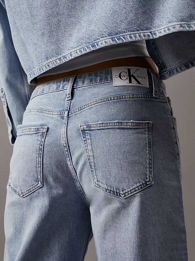 Calça jeans reta e folgada
