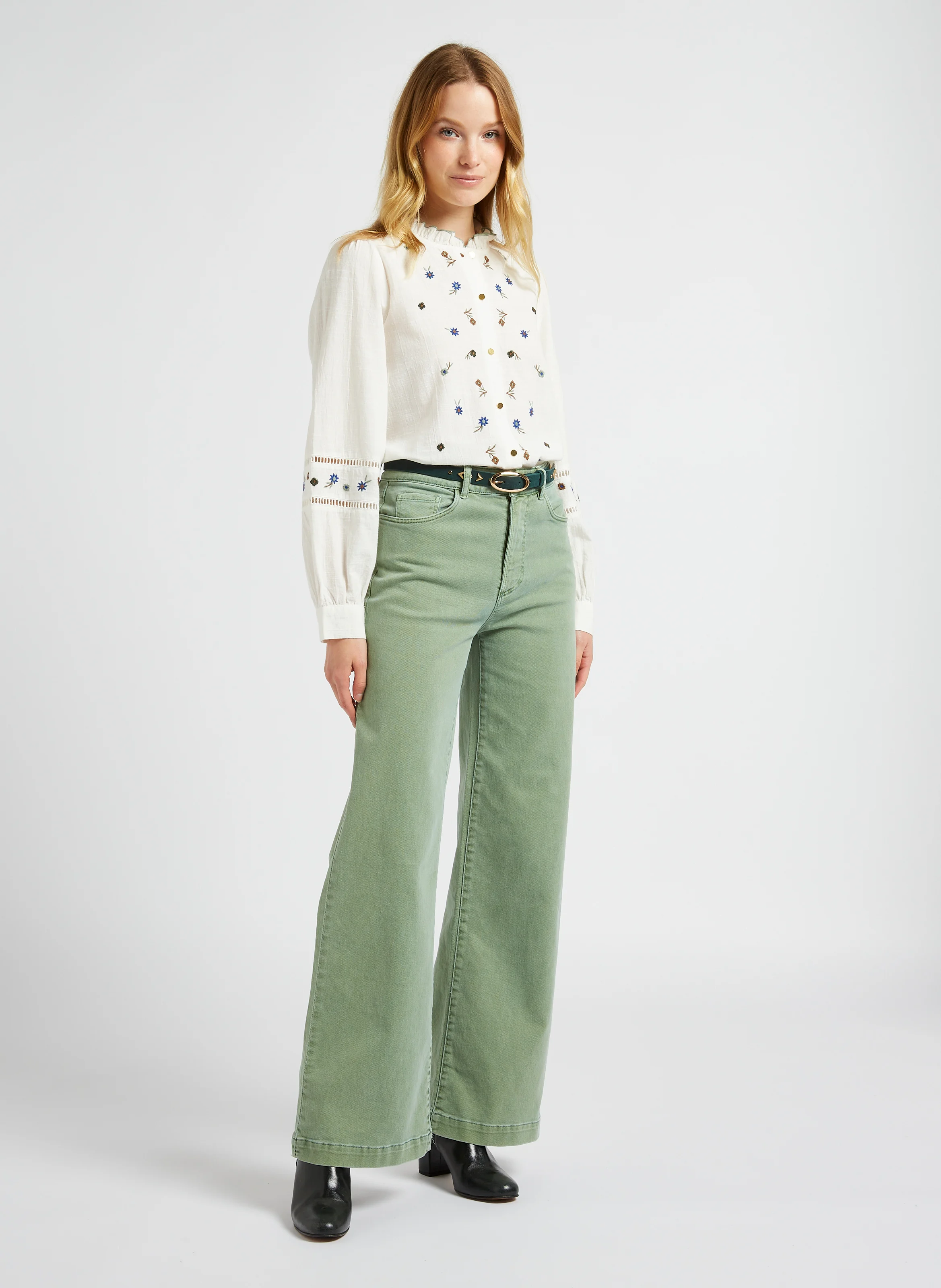 Chemise droite col victorien en coton brodé | Blanc