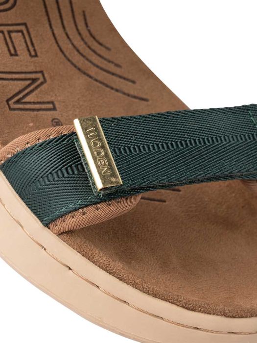 Line Sandal