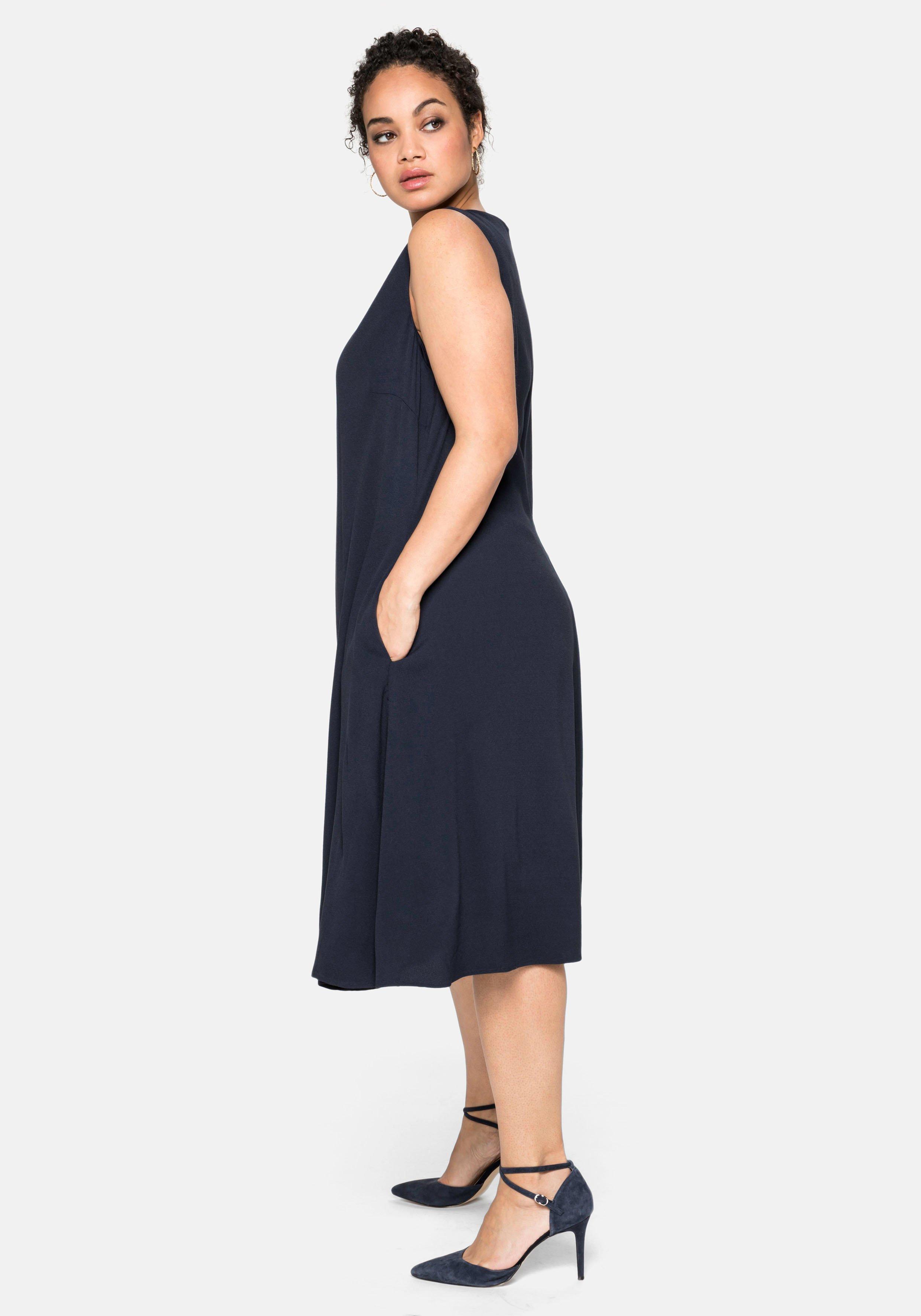 Ärmelloses Cocktailkleid mit Falten-Detail